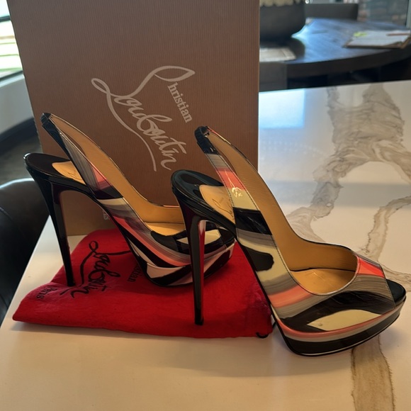 Christian Louboutin heels. I am a true US 7.5 size and they fit perfectly. - Picture 5 of 16